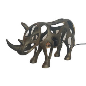 Cette lampe rhinocéros en aluminium doré antique amène une touche de fantaisie dans votre décoration.