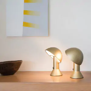 Illuminez votre espace avec élégance et rétro chic ! Découvrez notre lampe vintage, un hommage éblouissant au style intemporel des années passées. Cette pièce iconique apportera une touche de chaleur et de caractère à n’importe quelle pièce de votre maison. Dotée d’un design captivant, cette lampe incarne le mariage parfait entre le charme vintage et la fonctionnalité contemporaine.