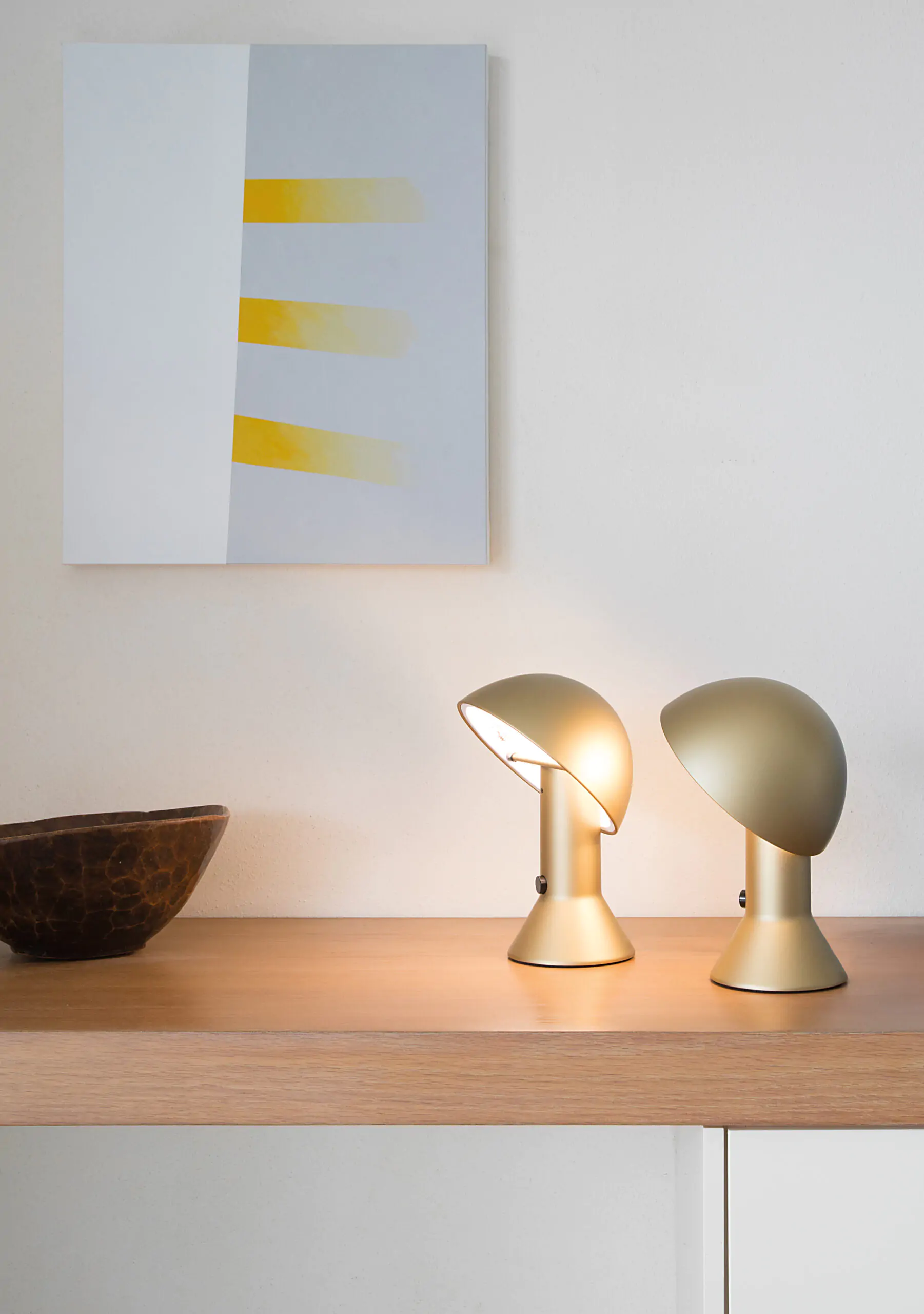 Illuminez votre espace avec élégance et rétro chic ! Découvrez notre lampe vintage, un hommage éblouissant au style intemporel des années passées. Cette pièce iconique apportera une touche de chaleur et de caractère à n’importe quelle pièce de votre maison. Dotée d’un design captivant, cette lampe incarne le mariage parfait entre le charme vintage et la fonctionnalité contemporaine.