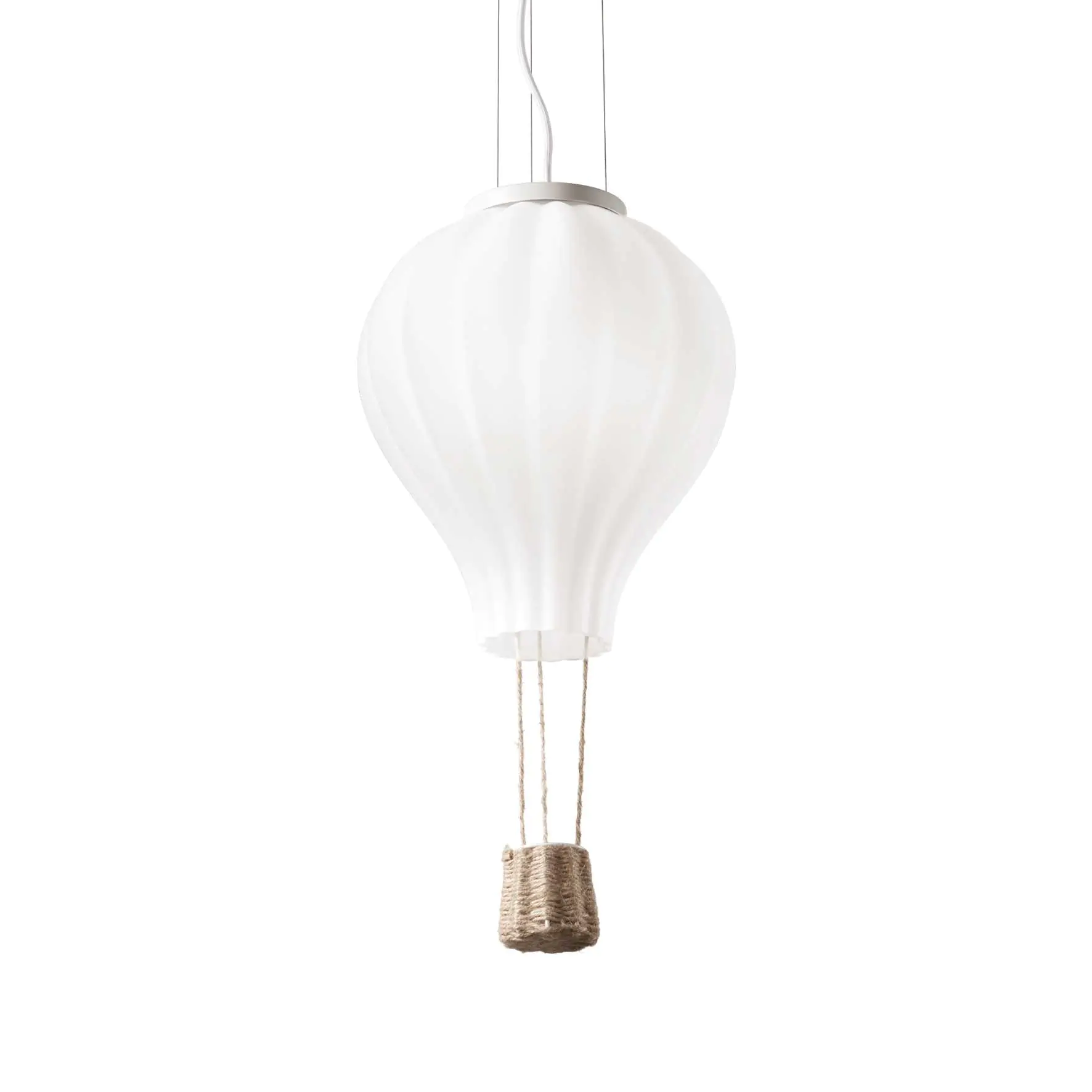 Envolez vous vers de nouveaux horizons avec notre suspension enfant en forme de montgolfière ! Conçue avec délicatesse et soufflée dans un verre blanc immaculé, cette suspension ajoute une touche de féérie à la chambre de votre enfant.