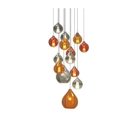 Découvrez l'élégance raffinée de la suspension Circé Mélitè 14 lumières de chez CONCEPT VERRE, composée de 14 verres soufflés à la bouche, disposés en cascade pour créer un chef-d'œuvre lumineux. Chaque verre, disponible en or, argent premium et grenat, offre un effet miroir envoûtant lorsqu'il est éteint, ajoutant une touche de sophistication à votre intérieur.