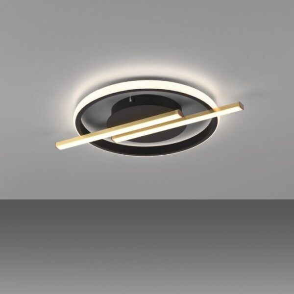 L' applique LED en noir et laiton allie élégance et innovation pour répondre à vos besoins d'éclairage. Son design moderne, sublimé par la finition raffinée du laiton, apporte une touche sophistiquée à n'importe quelle pièce. Équipé de la technologie SimplyDim, ce plafonnier permet d'ajuster facilement l'intensité lumineuse grâce à l'interrupteur existant. Que vous disposiez d'un interrupteur à bascule, à tirette, à cordon ou mural, la technologie SimplyDim s'adapte facilement à vos installations, offrant une grande commodité.