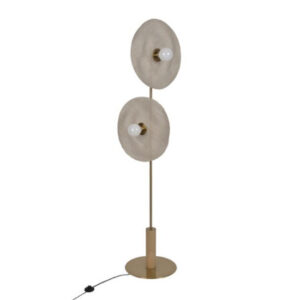 Ce lampadaire design est bien plus qu'un simple luminaire : c'est une œuvre qui conjugue élégance contemporaine et matériaux naturels. Avec son socle en laiton brossé et sa base en chêne clair, il séduit par son équilibre subtil entre modernité et chaleur. Chaque élément de ce lampadaire a été conçu avec soin pour offrir un design épuré, tout en valorisant la noblesse des matières.