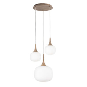 La suspension Jaipur 3 lumières se distingue par son design unique et raffiné. Son pavillon rond de 29 cm accueille trois globes en verre opale blanc, disposés à différentes hauteurs et de tailles variées. Le contraste entre le métal imitation bois et la douceur du verre opale crée un ensemble harmonieux et contemporain.