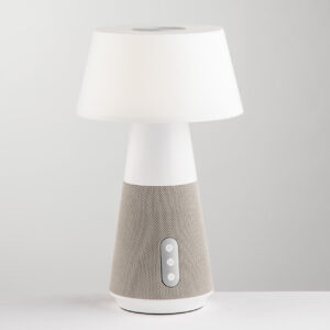 Cette lampe LED rechargeable avec enceinte Bluetooth réunit éclairage, mobilité et technologie dans un format compact et élégant. Grâce à sa finition grise et à ses dimensions de 17 × 17 × 29 cm, elle trouve facilement sa place sur une table, un chevet, un bureau ou une console. Elle diffuse une lumière modulable tout en intégrant un haut-parleur Bluetooth, ce qui en fait un objet décoratif et fonctionnel.