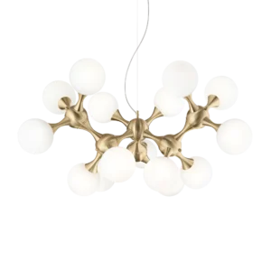 Suspension design en laiton avec 15 globes en verre opalin. Pièce sculpturale et lumineuse idéale pour grand salon ou salle à manger.
