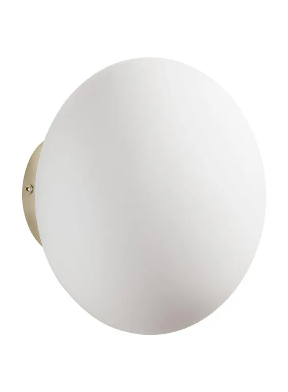 Plafonnier globe en verre opalin blanc et socle en laiton brosse de 22 cm.